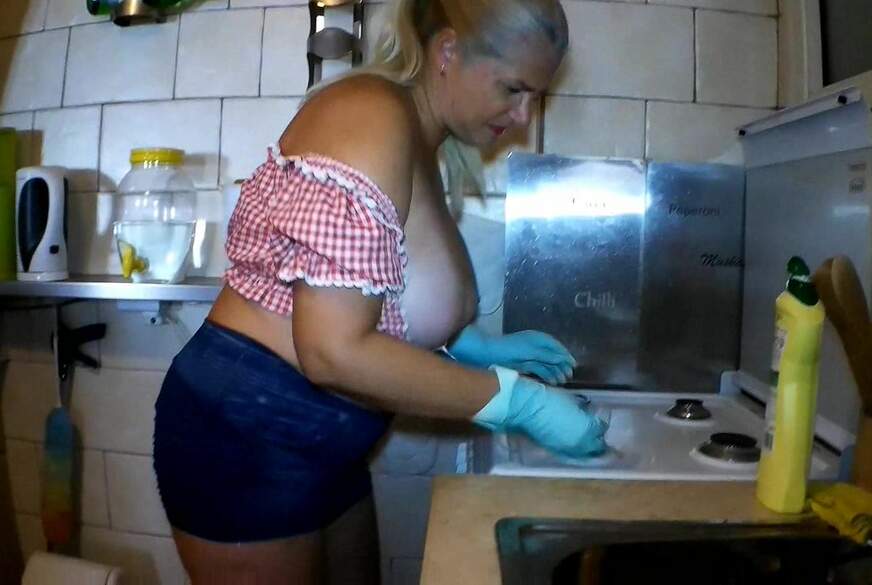 geile Hausfrau von MilfUlrike pic4