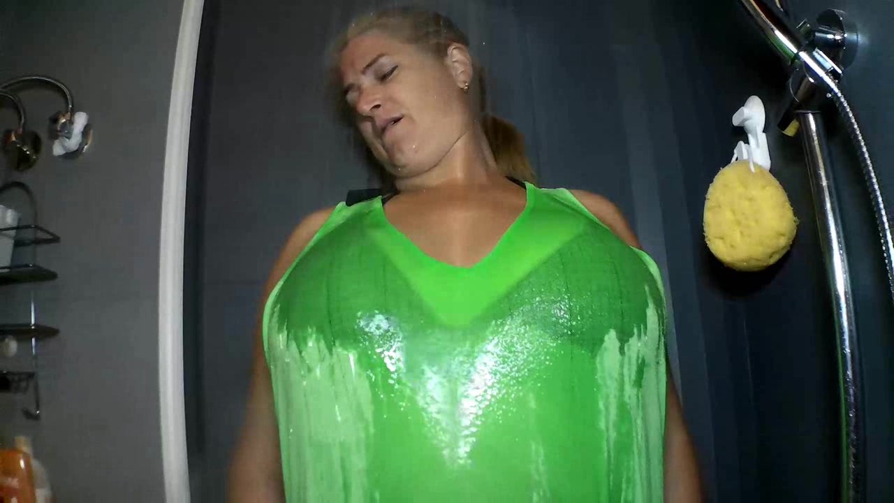 komm und spann wie ich dusche , schön die dicken titten einseifen und kneten und reiben