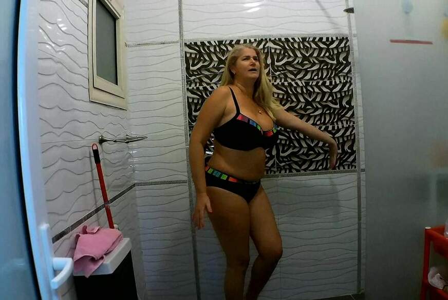 eine heisse Dusche von MilfUlrike pic1