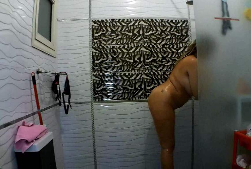 eine heisse Dusche von MilfUlrike pic4