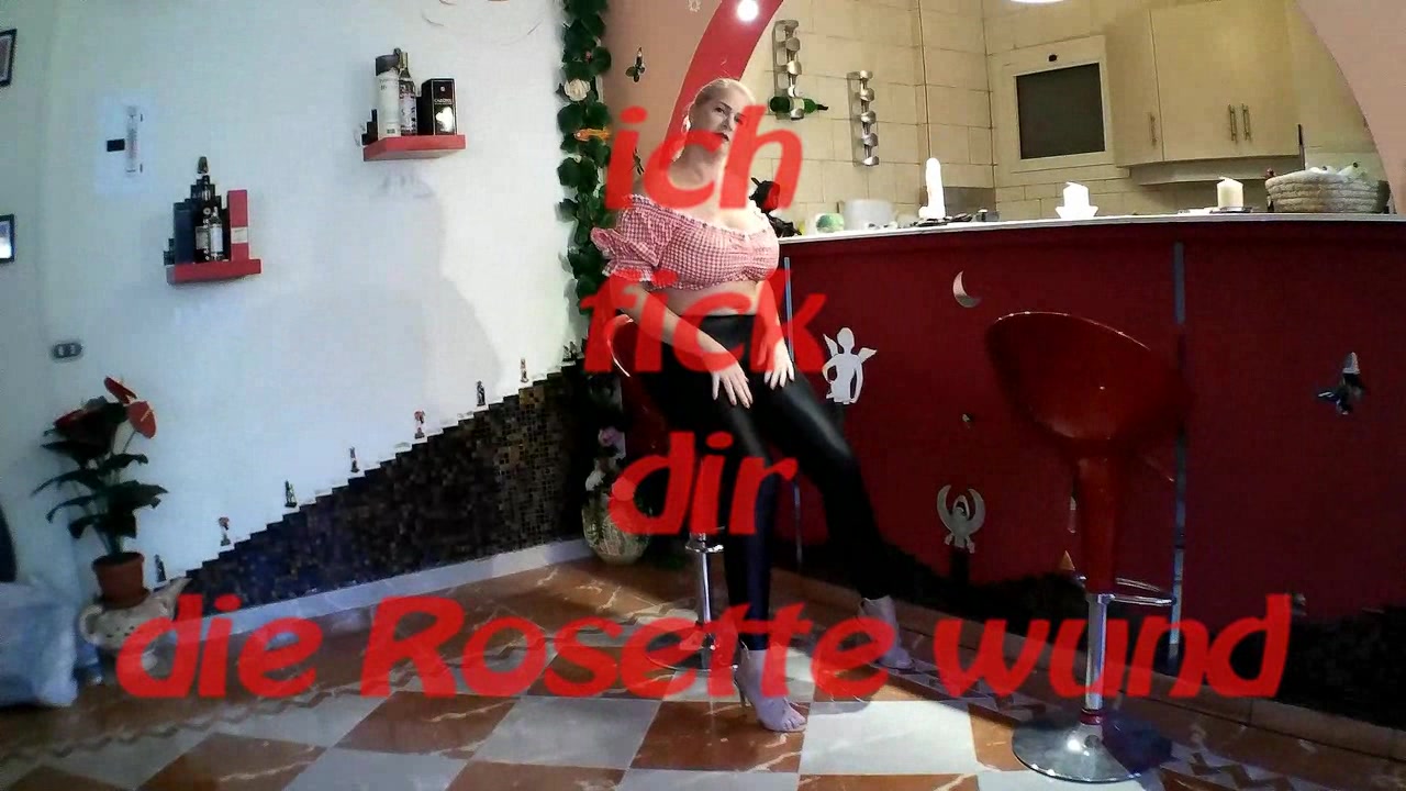 Ich fick dir die Rosette wund Na du kleine Schwanzhure, soll ich dir Schlampe meinen geilen strapon in den Arsch schieben, Dir deine enge Rosette richtig aufbohren und wund ficken. Du bist doch ein geiles versautes Fickstück.. komm und bück Dich