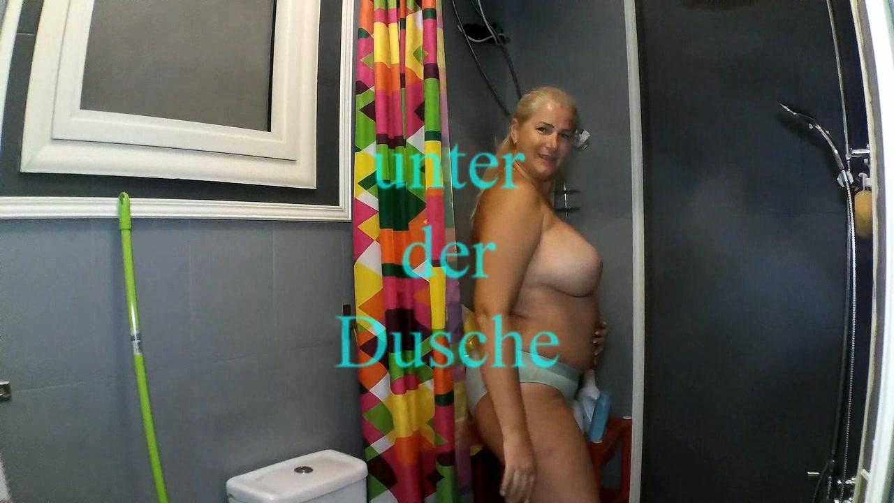 Nach einen heissen Tag geht es unter die Dusch ... komm doch mit mir drunter und wir haben zusammen geilen Spaß dort