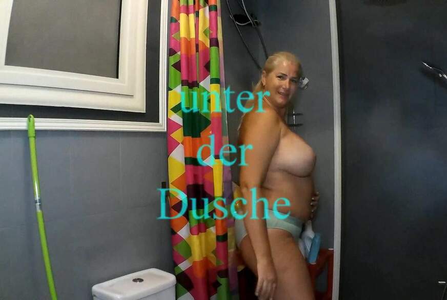 unter der Dusche von MegaTitten pic1