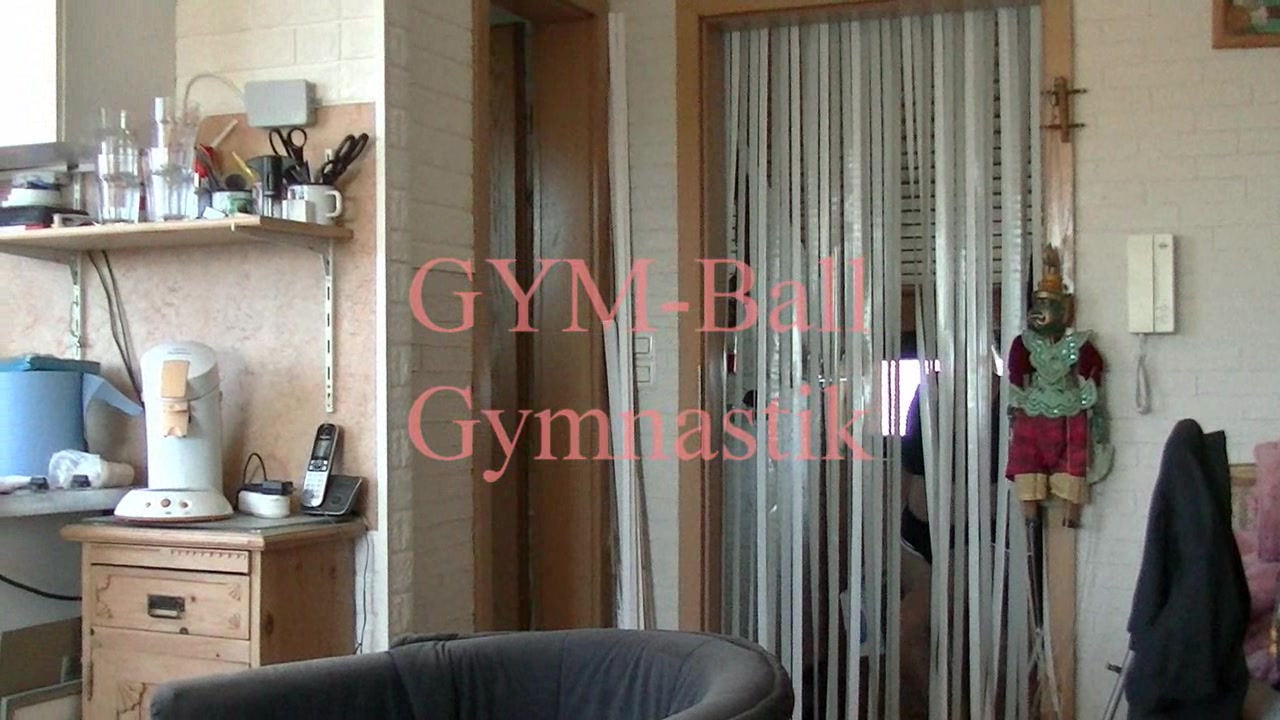 GYM Ball Geiler Spaß mit einem tollen User und seinen Gymnastik Bällen. Echt toll, er brachte sie mit und wir überlegten uns was wir schönes damit anstellen könnten. und uns flel was schönes eine . eine private Stunde mit der Krankengymnastik.. hihi wie geil die Bälle federten