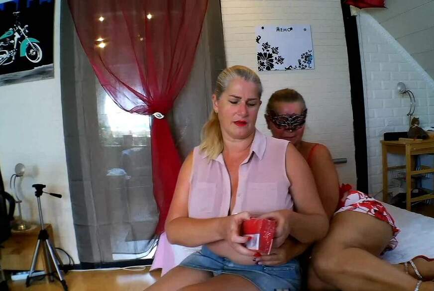 w***s in die Tascxhentücher von MilfUlrike pic1