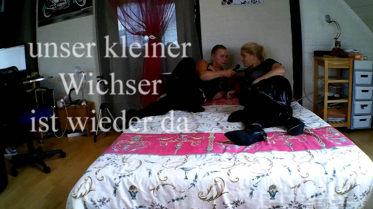 Unser kleiner Wichser ist wieder da Ohh da steht er wieder vor und , seinen Minipimmel in der Hand , na komm , Knie dich hin und wich für uns du Sau , hol alles raus und rotz uns auf die Füße , damit du geiles Ferkel es wieder ablecken kann