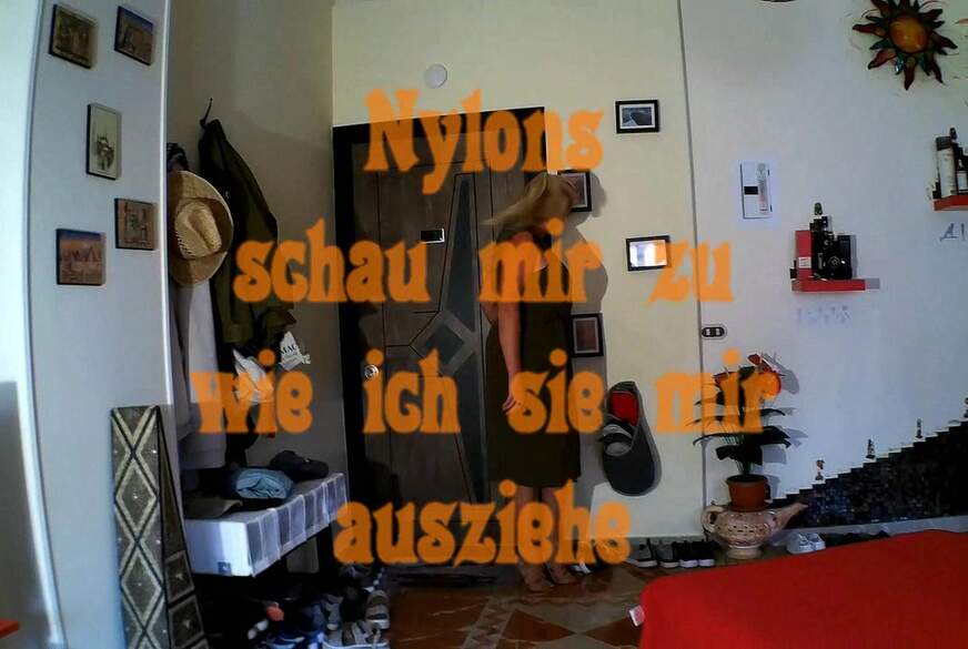 Nylons - schau wie ich sie mir ausziehe von MilfUlrike pic1