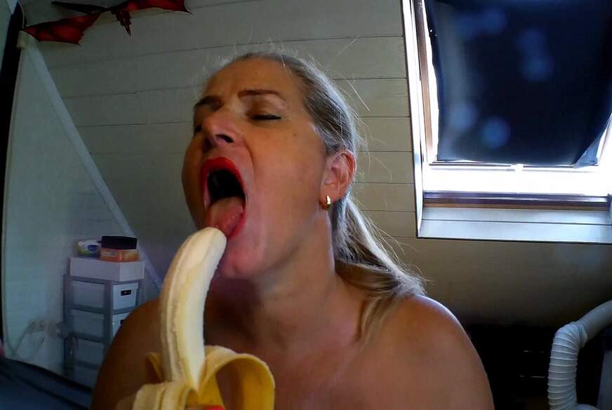 Ich liebe Bananen von MilfUlrike pic3
