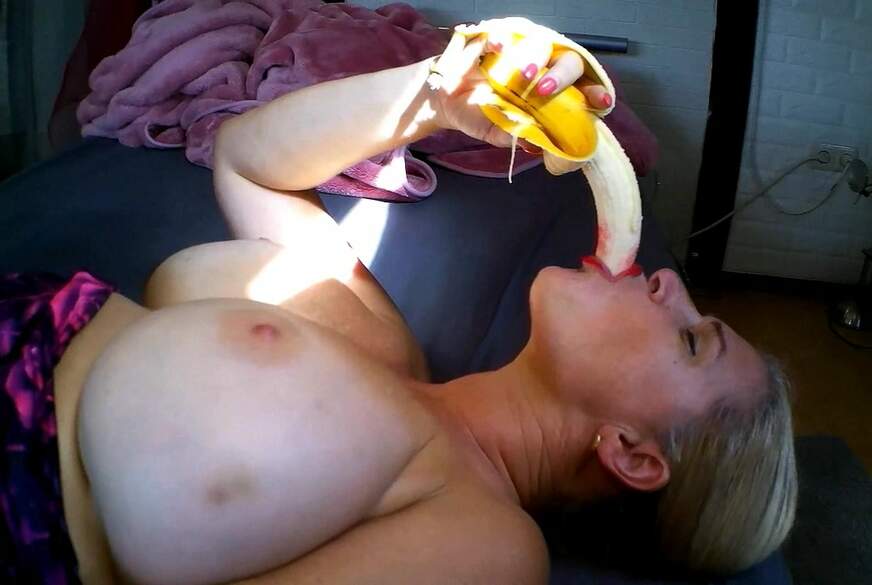 Ich liebe Bananen von MilfUlrike pic4