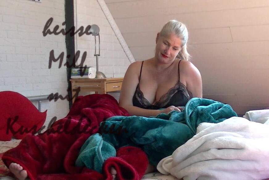 Heiße Milf mit Kuscheldecke von MilfUlrike pic1