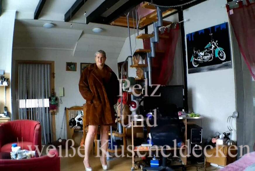Pelz und Kuscheldecke  einfach geil von MilfUlrike pic1