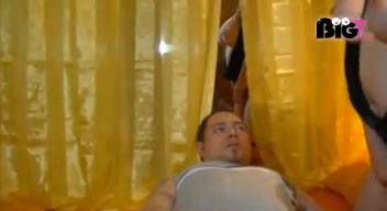 er saß auf der Party so alleine rum..jetzt weiß ich auch warum...OMG..das für ein typ..aber wenn ich geil bin nehme ich jeden mit in die Kiste