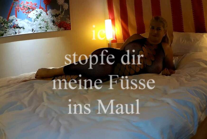 Ich stopfe Dir meine Füße ins Maul von MilfUlrike pic1