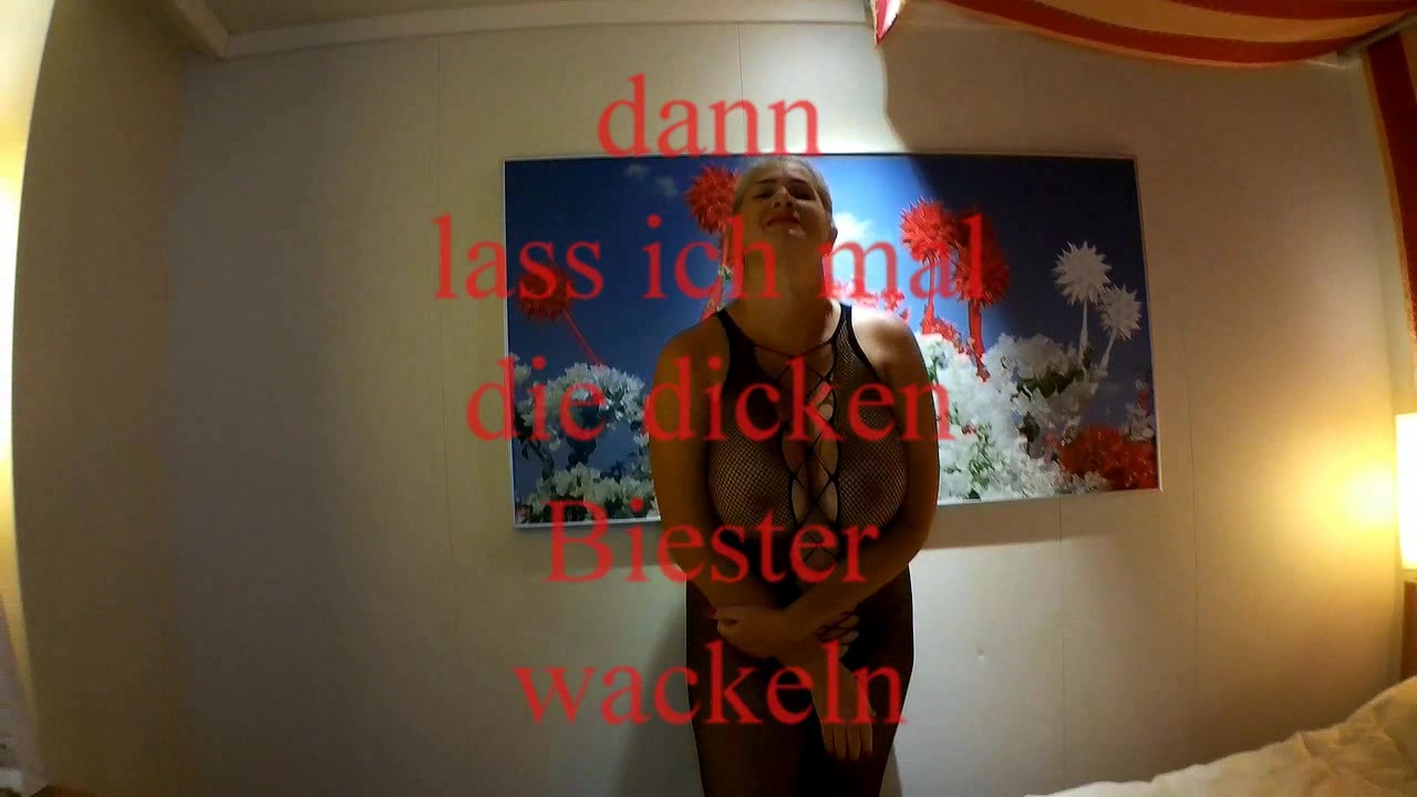 Komm Schauder meine fetten prallen Glocken an,wie geil wie wackeln und schaukeln…genieße den Anblick wenn ich auf Dir sitze