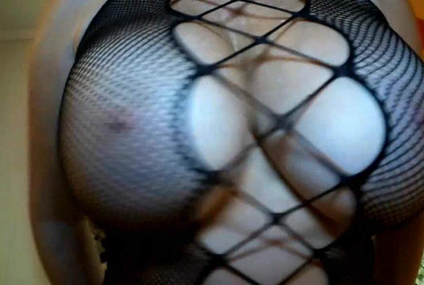 Dann lass ich mal die d**ken Biester wackeln von MilfUlrike pic4
