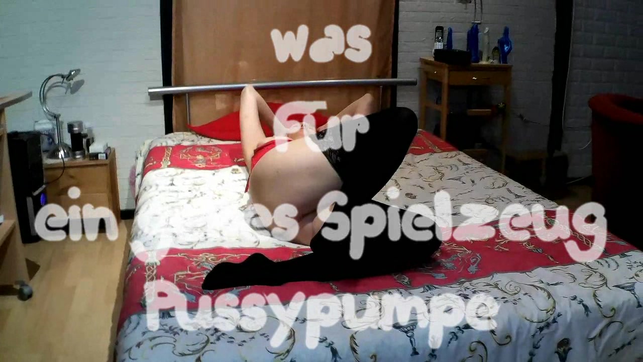 Uhii das macht meiner Freundin und mir Spaß , geil unsere nassen Spalten mit der pussypumpe bearbeiten. Mal sehen we das aussieht , ein herrliches Gefühl ist es schon mal