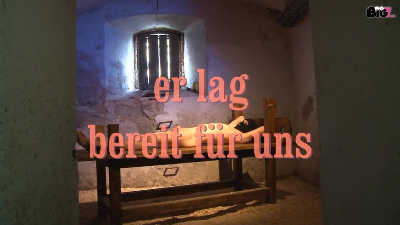 er lag bereit für uns 1 da lag die geile Sau ja..wollte von uns drei Herrinnen erzogen werden...ertsmal ein wenig seine dicken harten Eier abgreifen und behandelt....das gefiel ihm wohl..da sein fetter Schwanz immer größer wurde