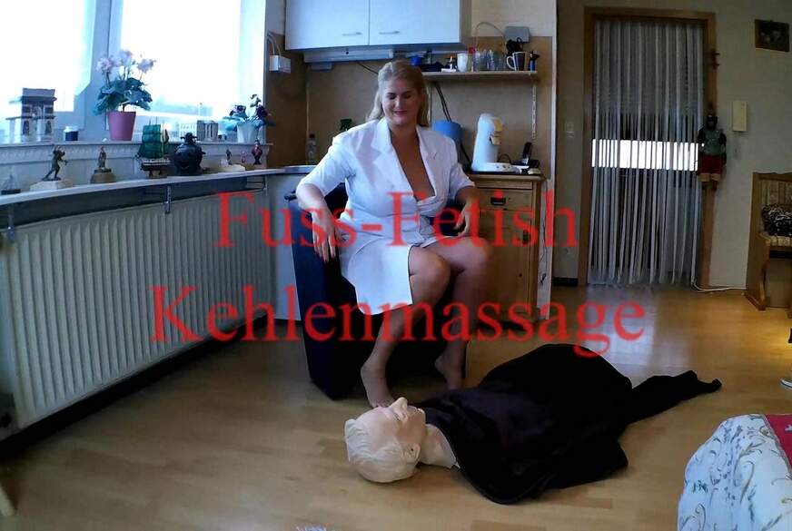 Fuss Fetish - Kehlenmassage von MegaTitten pic1