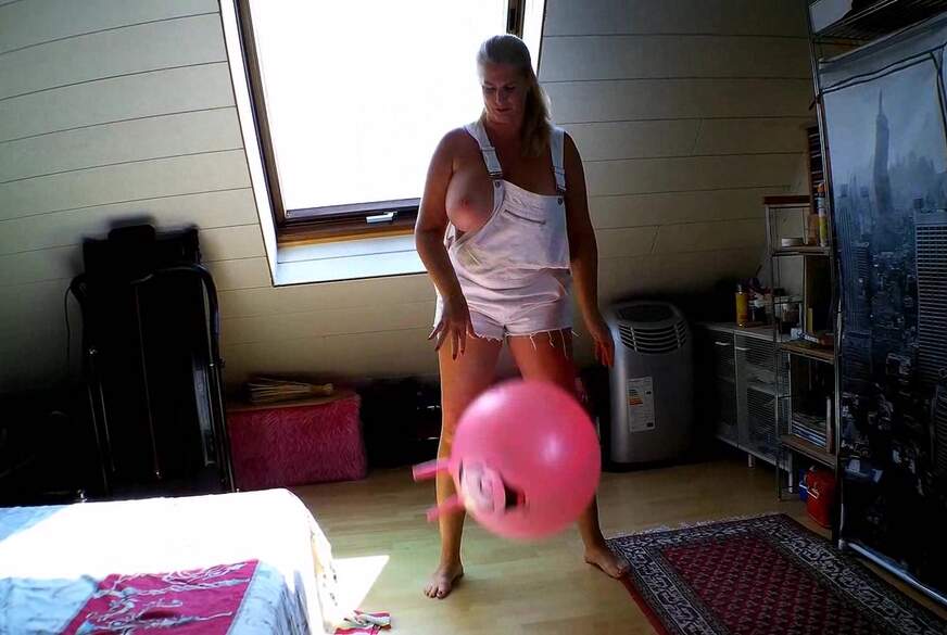 geiles Hüpfen von MilfUlrike pic3