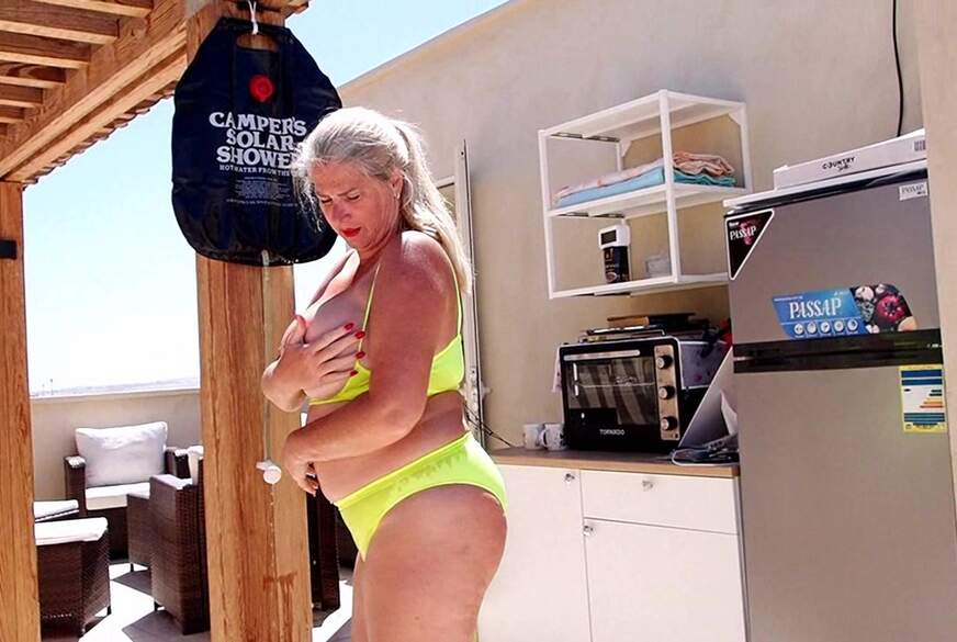 geile Action auf der Sonnenliege von MilfUlrike pic4