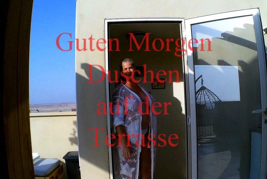 guten morgen - duschen auf der Terrasse von MegaTitten pic1