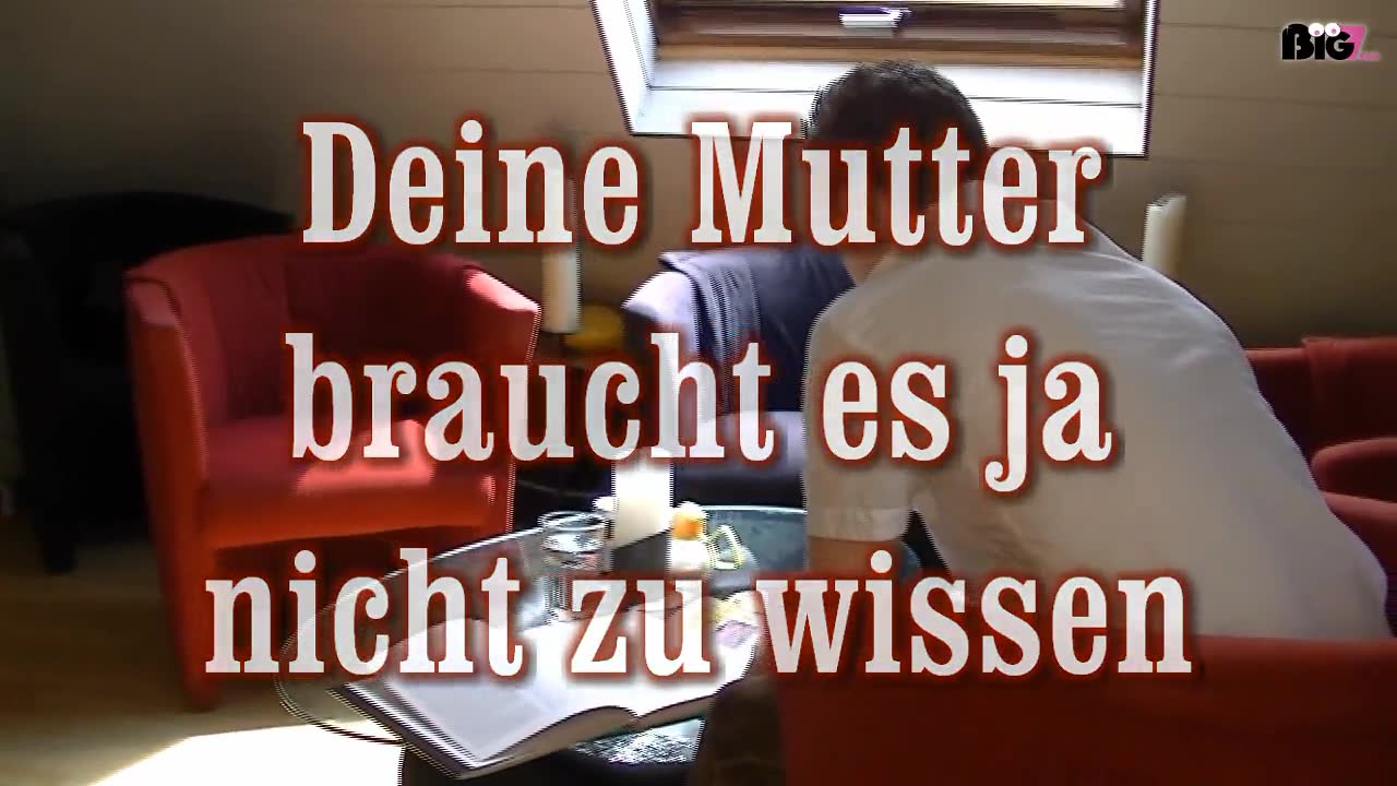 Deine Mutter braucht es ja auch nicht zu wissen 1 den Sohn meiner besten Freundin überrascht...er schaute sich ein Tittenmagazin an...da mußte ich Ihm doch mal meine zeigen...geil zeigte er mir dann seinen Jungschwanz.....hatte ich da wiederstehen sollen