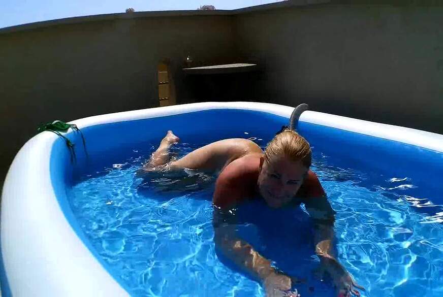 Geil im Minipool von MilfUlrike pic4