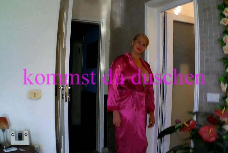 kommst du duschen von MilfUlrike pic1