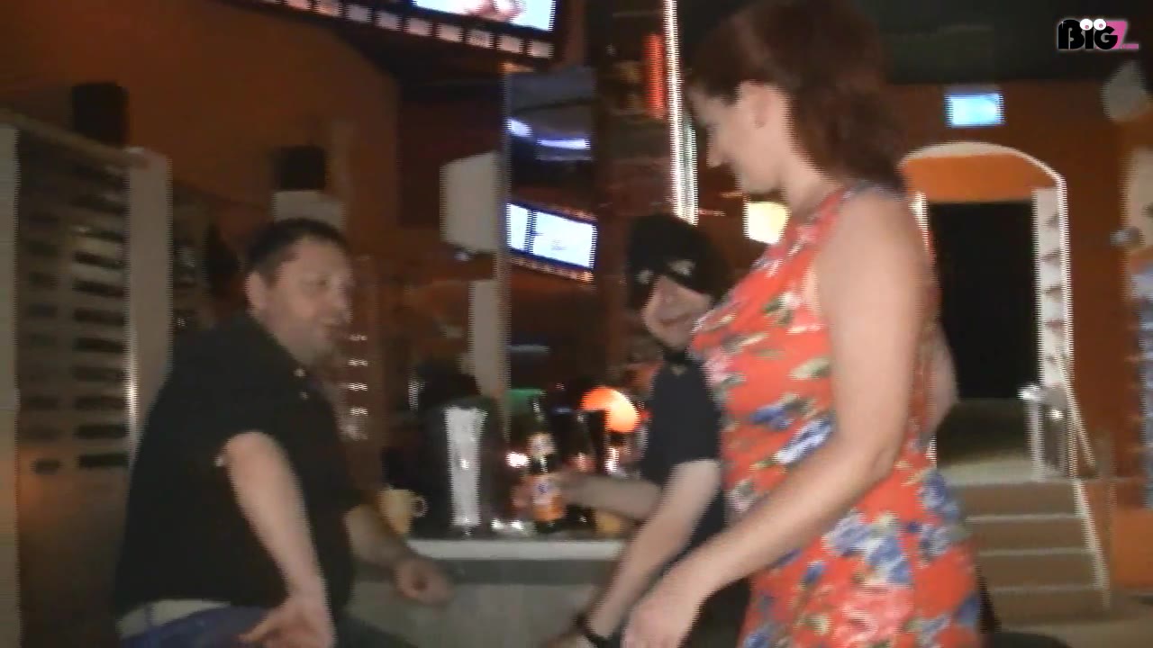 Abgreifen lassen im PornoKino Public....da habe ich mal wieder voll abgreifen lassen...rein ins PornoKino..die 2 Kerle angesprochen..und schon ließen sie Ihre Hände,Finger und Zungen über meinen Körper tanzen....