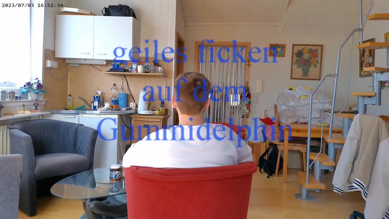 geiles ficken auf dem Gummidelphin uhii, mein geiler neues Nachbar, zum Kaffee trinken besucht und geil gefickt und das auf seinem hmm Gummidelphin der auf dem Bett lag. WOW das macht echt spass