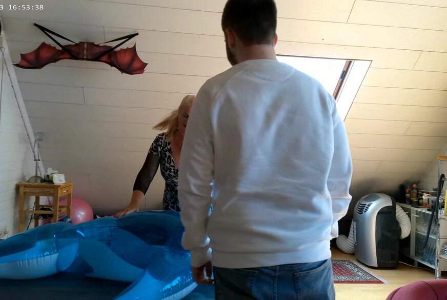 geiles f****n auf dem Gummidelphin von MilfUlrike pic2