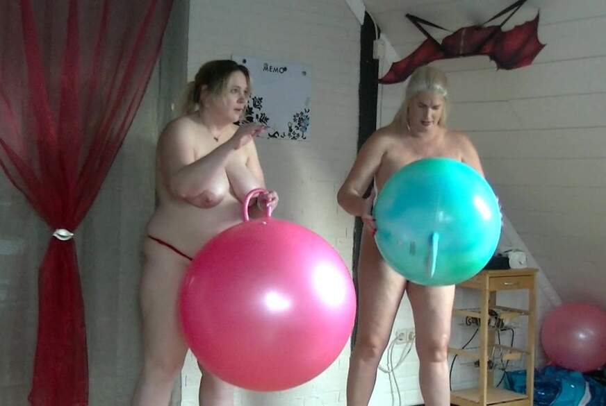 Hüpfball Spass mit meiner Freundin von MilfUlrike pic4