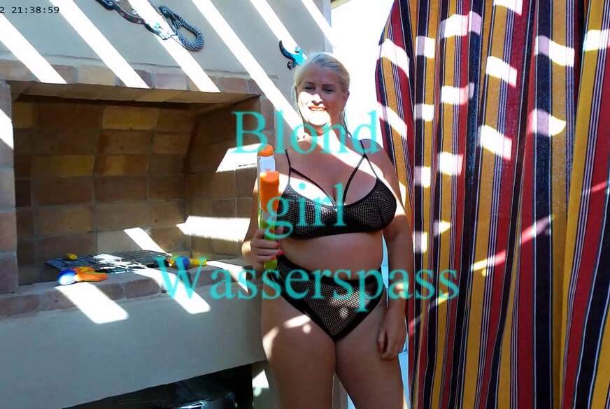 blond girl - wasserspass von MegaTitten pic1