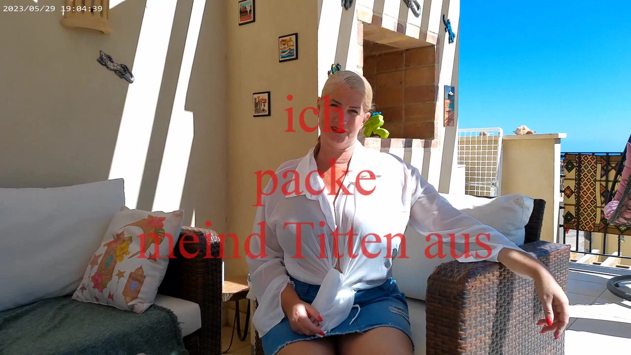 möchtest du meine fetten dicken Titten sehen, komm ich zeige sie dir, hole die prallen Biester langsam aus meiner Bluse, na möchtest du dran spielen ?