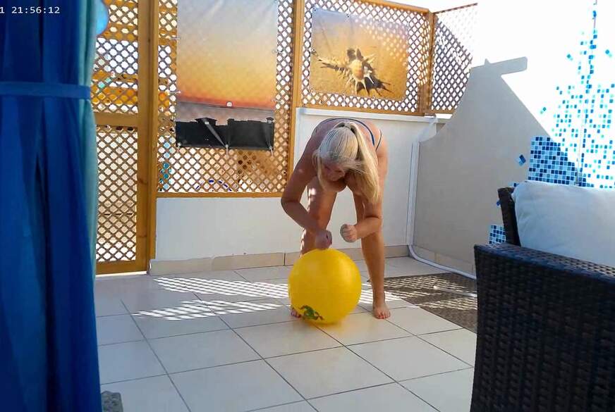 Hüpfen im Stringbikini von MilfUlrike pic4