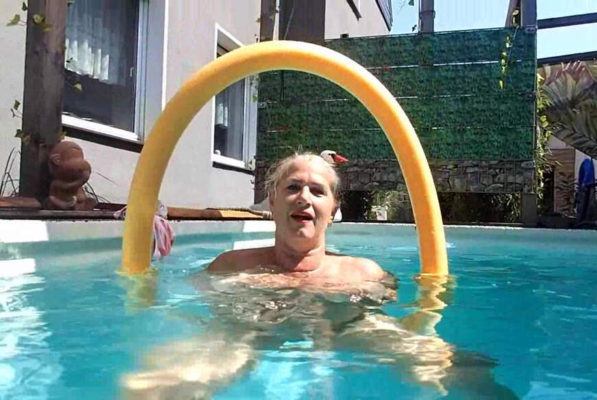 GEIL im Pool von MilfUlrike pic4