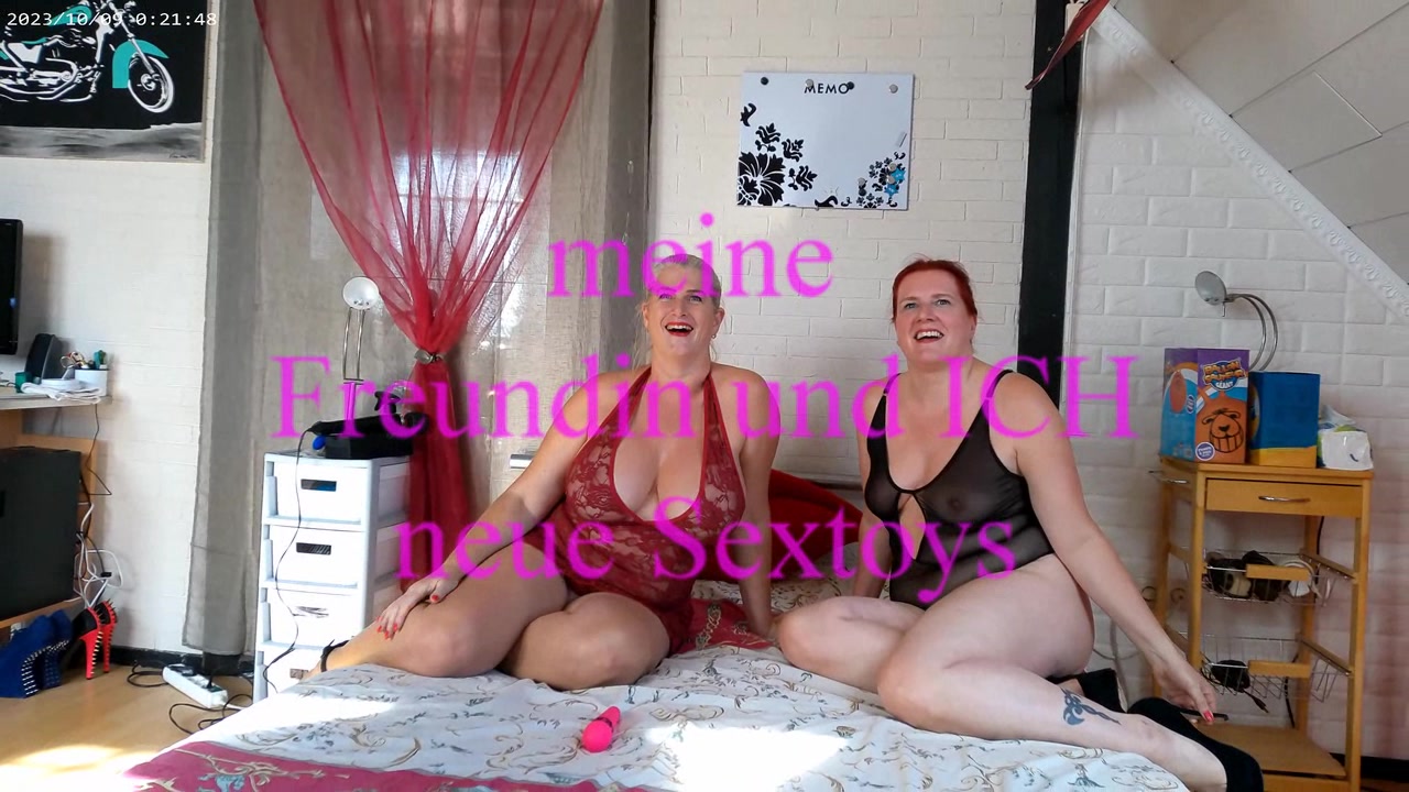 wir waren einkaufen und haben ein paar neue geile Spielzeuge für uns gekauft, klar wollten wir diese sofort ausprobieren uhiiiiii was für geile Teile, da standen die Nippel schon beim einschalten udn die Fotze lief über
