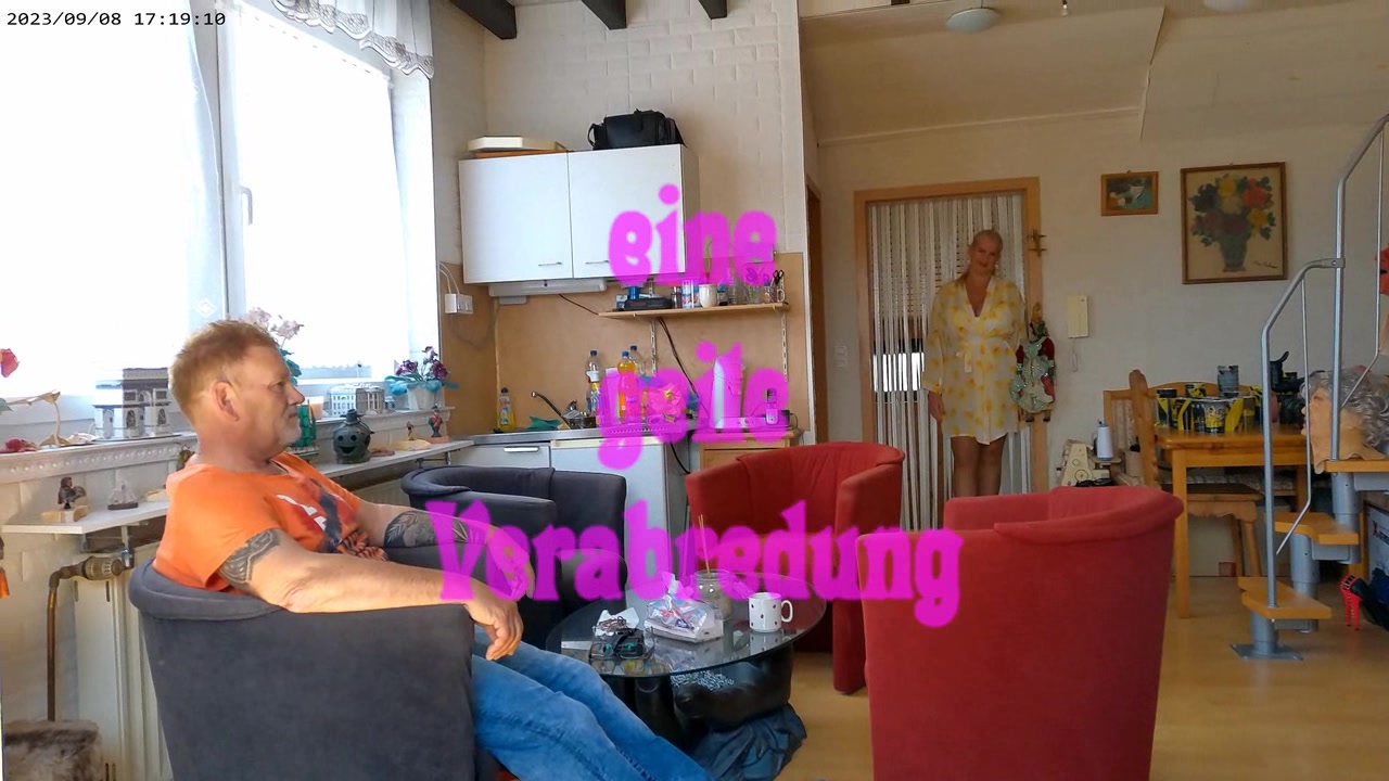 Wie immer war ich nicht fertig , also müsste der Mann meiner Freundin warten , hmmm, ich denke ich war es ihm schuldig die Wartezeit zu verkürzen , und ihn schien es zu gefallen … grins …