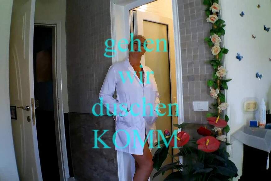 Gehen wir duschen - komm von MilfUlrike pic1