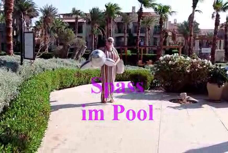 spass am pool von MilfUlrike pic1