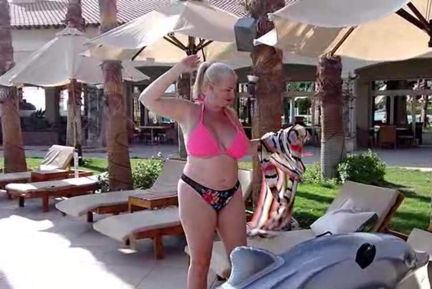 spass am pool von MilfUlrike pic2