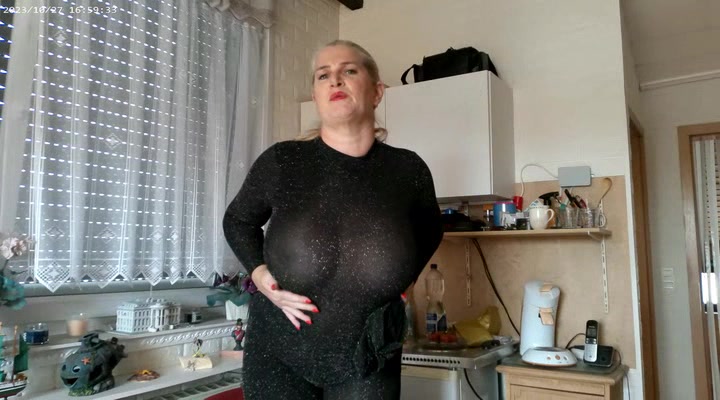 Na mein geiler TempoWichser , ich habe wieder was Für Dich , komm hol deinen Schwanz raus , Knie dich hin und Melk deinen Schwanz ab m hol jeden Tropfen raus , Ohhh wie niedlich du kleine Sau wichsen kannst , los härter und schneller , dann bekommst du deine Belohnung