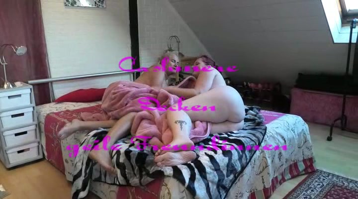 hmmm ein geiles Kuscheldecken Erlebnis, geil sich mit Ihnen ihre nasse Pussy zu streicheln, bis zum  Flauschorgasmus. Meine Freundin und ich wurden richtig geil und nass