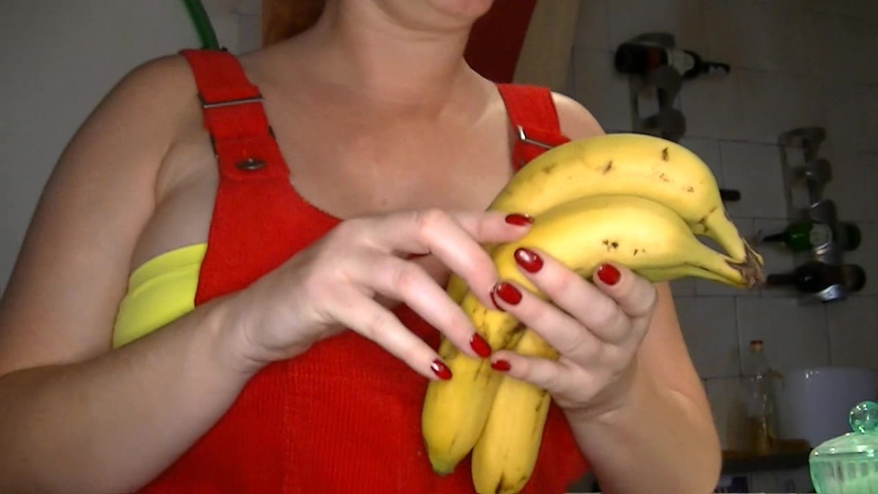 Soll ich uns was leckeres machen , mit Bananen , hmmmm, erst geil Anwärmens und dann mixen… komm ist das nicht ein feiles Rezept