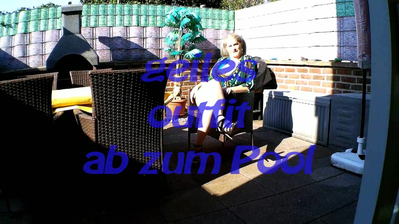 huhu ich habe ein neues geiles pool outfit, ich denke es wird DIR gefallen mich so im Wasser zu sehen