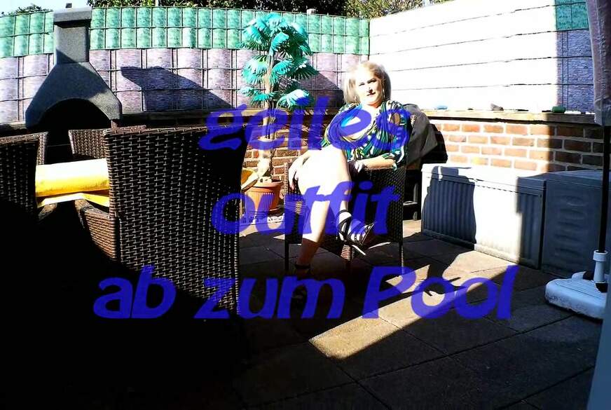 geiles neues outfit - ab an den Pool von MegaTitten pic1