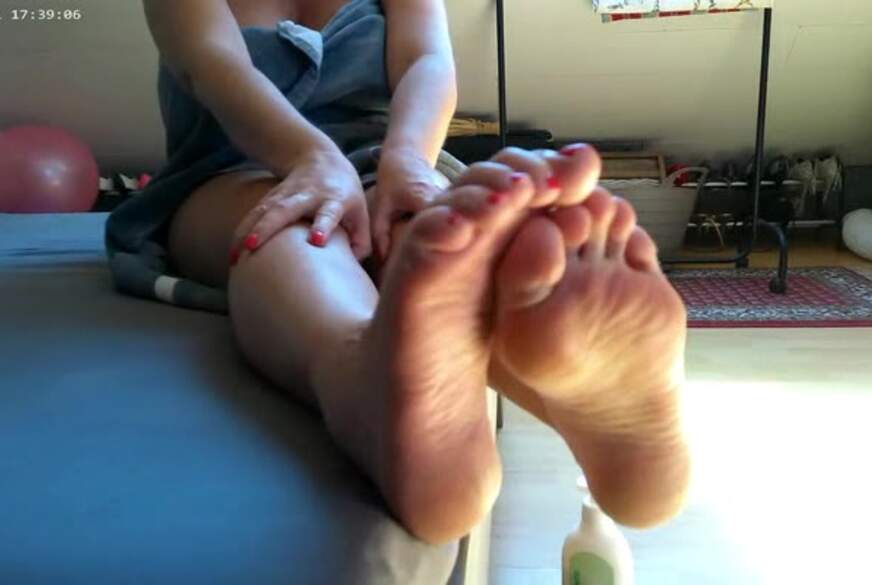 Füsse eincremen von MegaTitten pic4