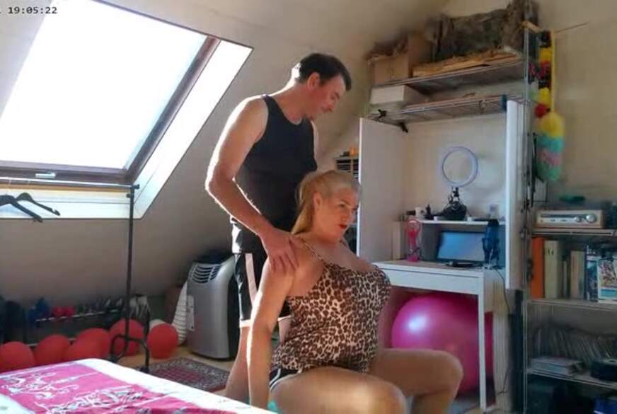 MegaTitten: der coole Trainer