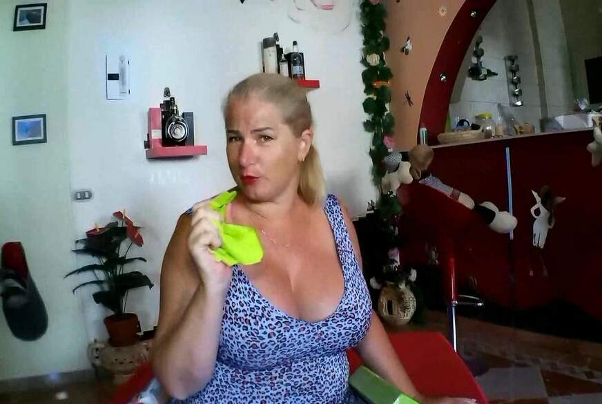 MegaTitten: grüne Taschentücher zum reinw*****n