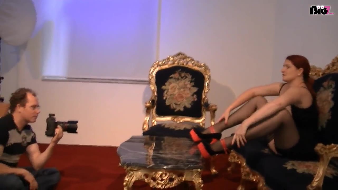 Fotoshooting..so präsentieren meine Ffreundin und ich uns und die Produkte bei einem Fotoshooting...diesmal....geile kalte Stahldildos...für heiße Stunden